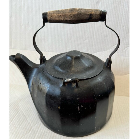 Vintage Black Wagner Ware Colonial Tea Kettle Cast Aluminum Wood Handle Sidney O - Picture 1 of 9